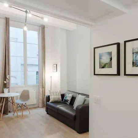 Avec Beaux Volumes Cœur Du Marais * Paris