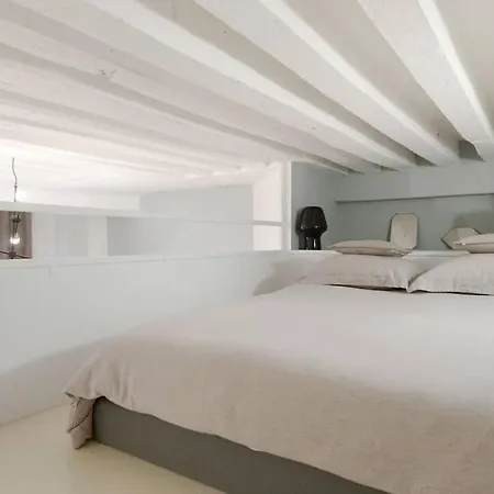Appartement Avec Beaux Volumes Cœur Du Marais *