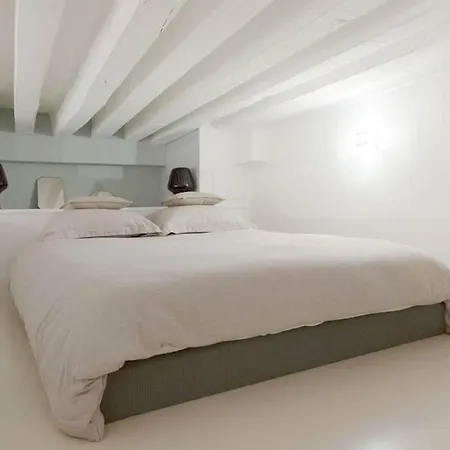 Appartement Avec Beaux Volumes Cœur Du Marais Paris