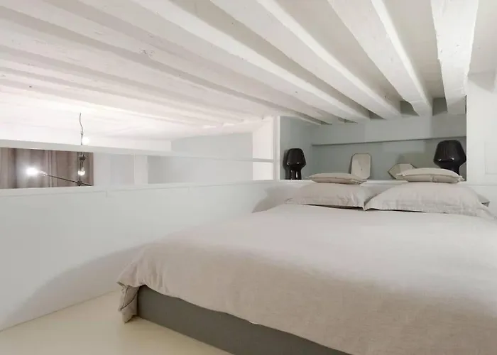 Appartement Avec Beaux Volumes Cœur Du Marais *