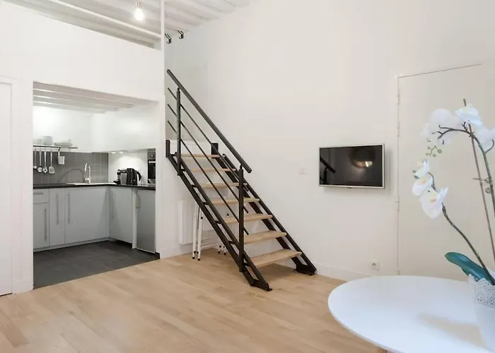 Avec Beaux Volumes Cœur Du Marais *